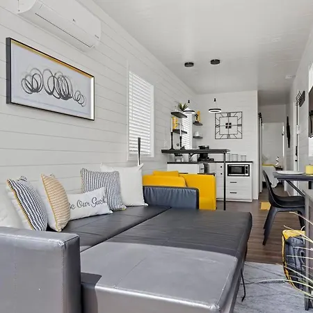 New The Yellow Beacon-Luxury Shipping Container Fredericksburg Exterior photo