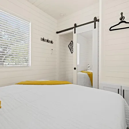 New The Yellow Beacon-Luxury Shipping Container Fredericksburg Exterior photo