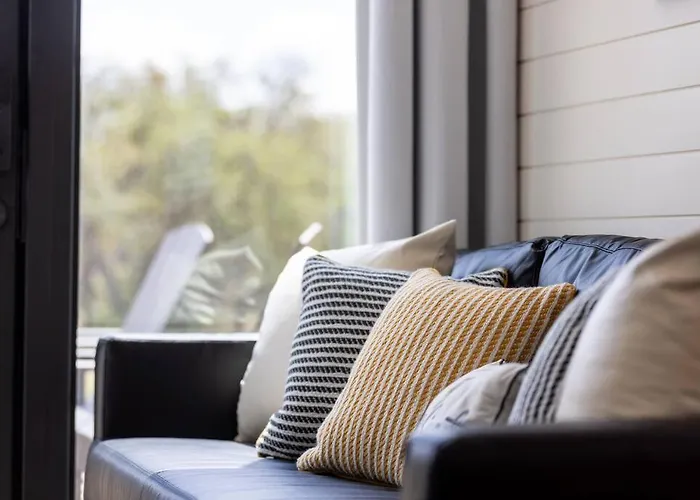 New The Yellow Beacon-Luxury Shipping Container