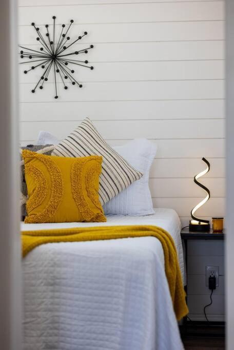 New The Yellow Beacon-luxury Shipping Container Holiday home *