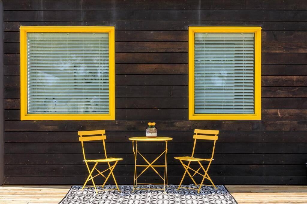 Holiday home New The Yellow Beacon-luxury Shipping Container *