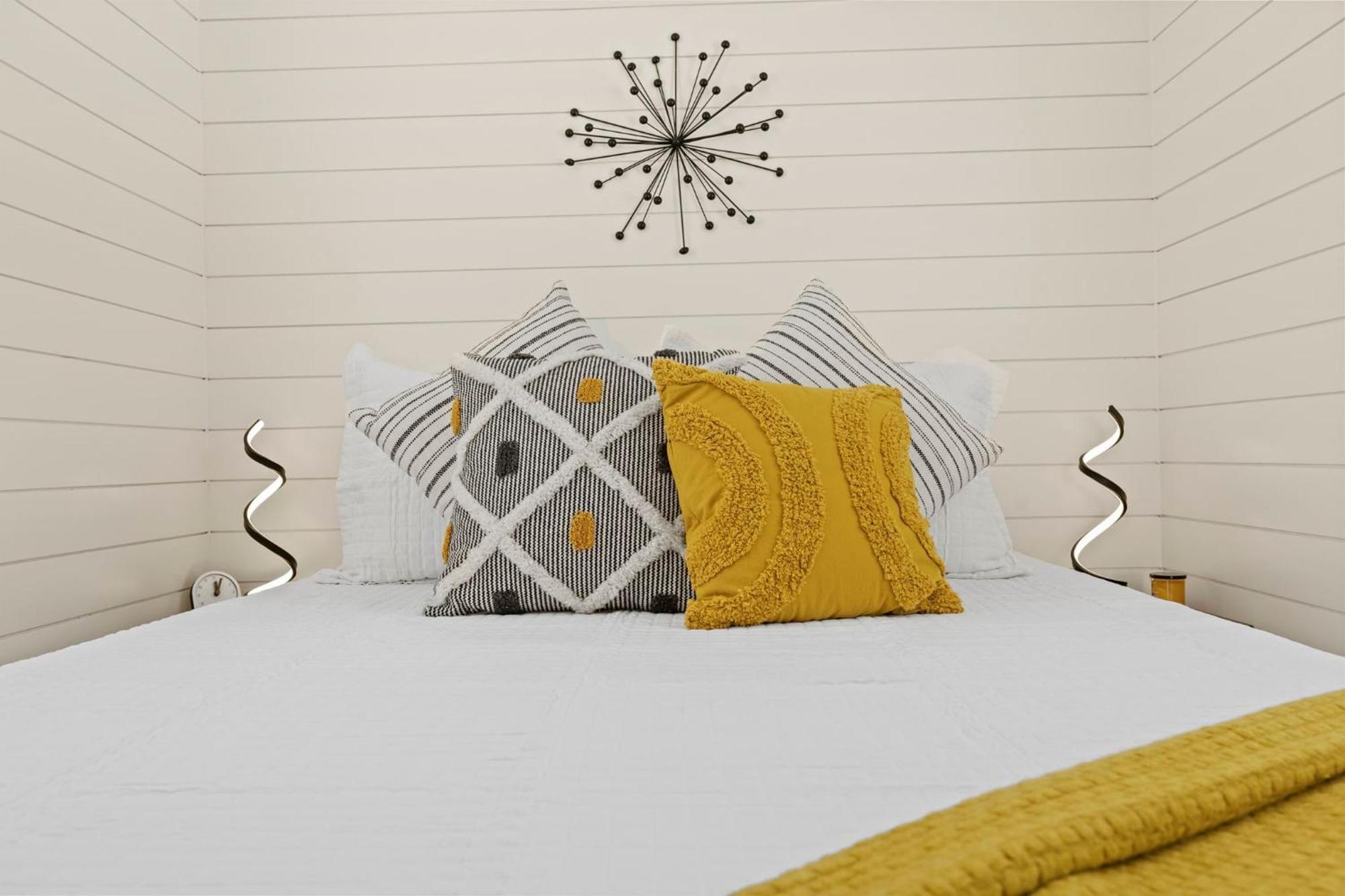 Holiday home New The Yellow Beacon-luxury Shipping Container *